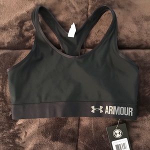 Underarmour Black NWT New sports bra M